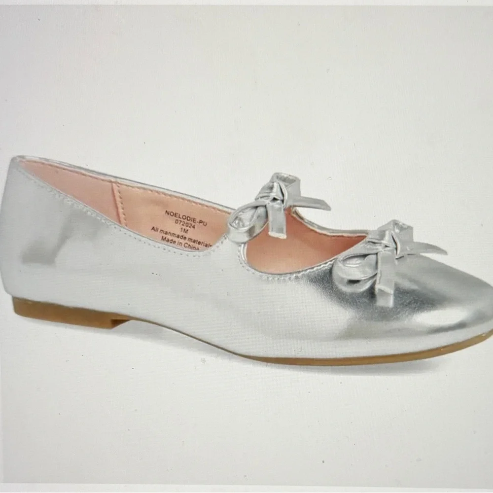 Nordstrom Girl’s Kids Silver Metallic Bow Flat Ballerina Shoes Size 2 NWOT